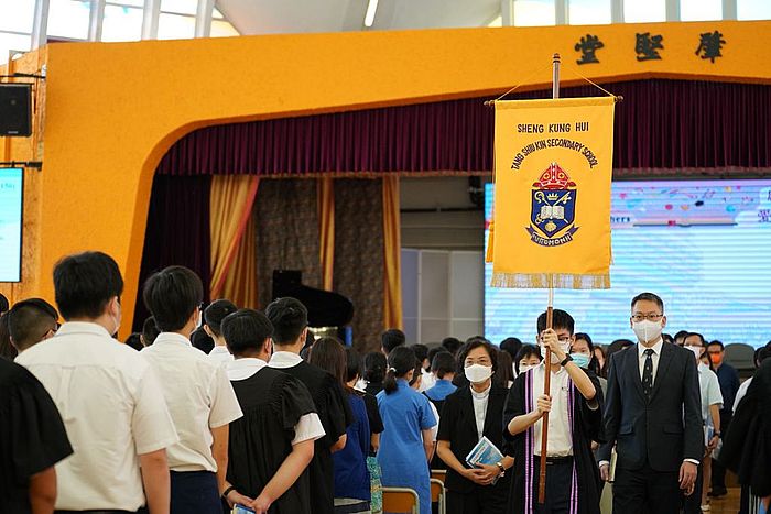 袁經恒期望學生不只注重學術,課外活動和品德都要培養。