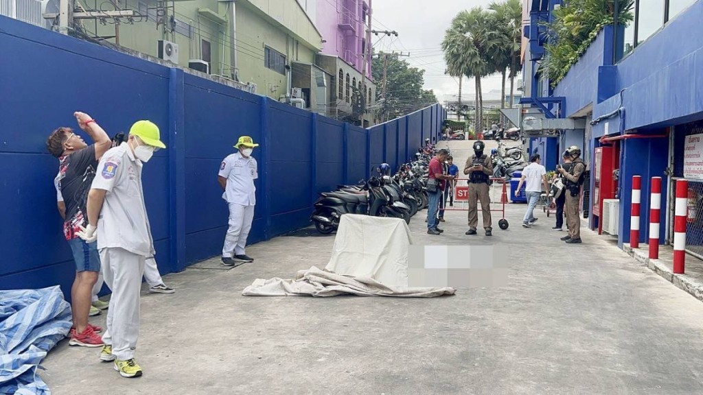 中國22歲男遊客在泰國芭堤雅一間酒店墮樓死亡。 Ｘ@XBomberThailand
