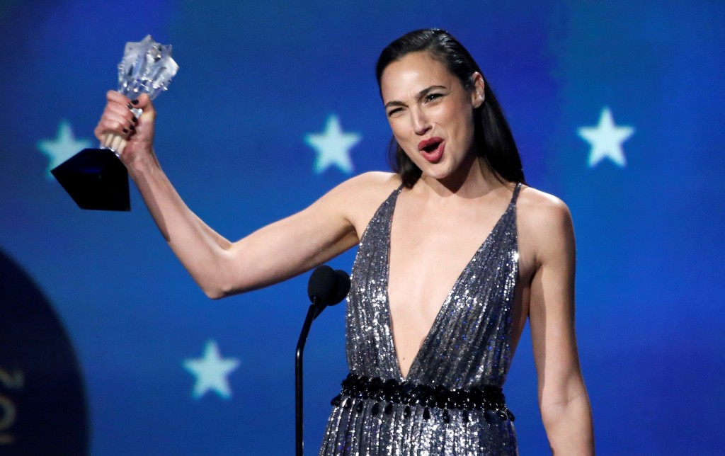 姬嘉铎凭神奇女侠一角获得2018年美国影评人选择奖「SeeHer荣誉大奖」。 路透社