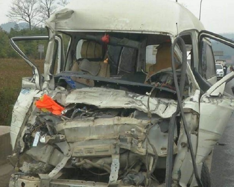 雲南昆楚高速公路今日早上發生交通意外。網上圖片