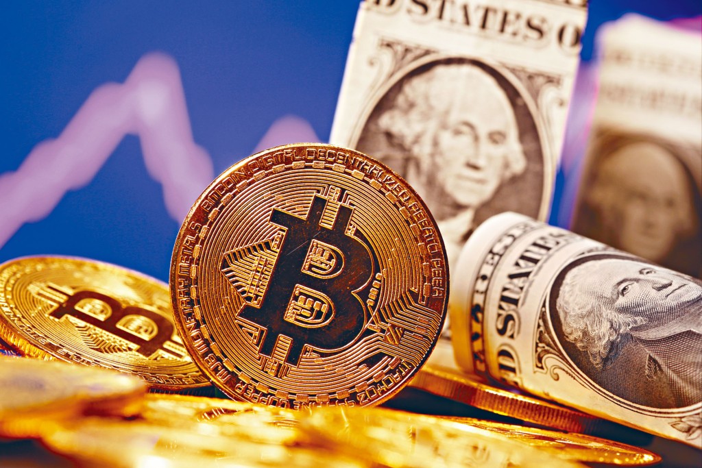 比特币高见61755美元，创历史新高，事后在6万元附近徘徊，市值约1.12万亿美元。