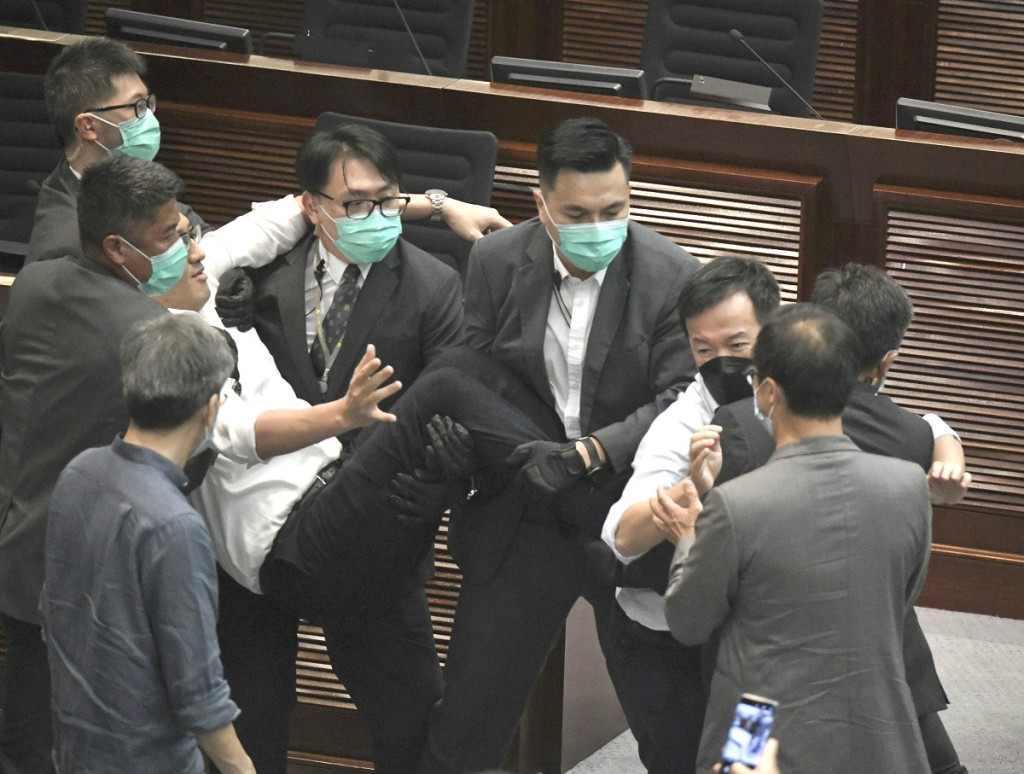 民主派與立法會保安爆發推撞。資料圖片
