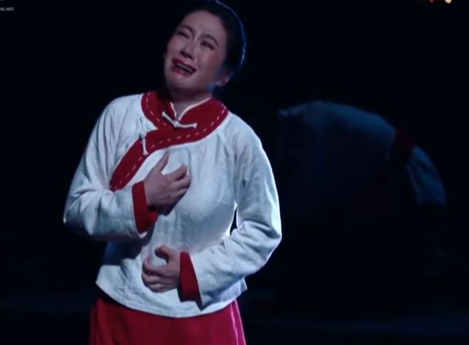 現年42歲的葉璇去年8月底在內地常州演出舞台劇《紅高粱家族》期間，驚爆被道具刀刺傷臉部，流血不止。