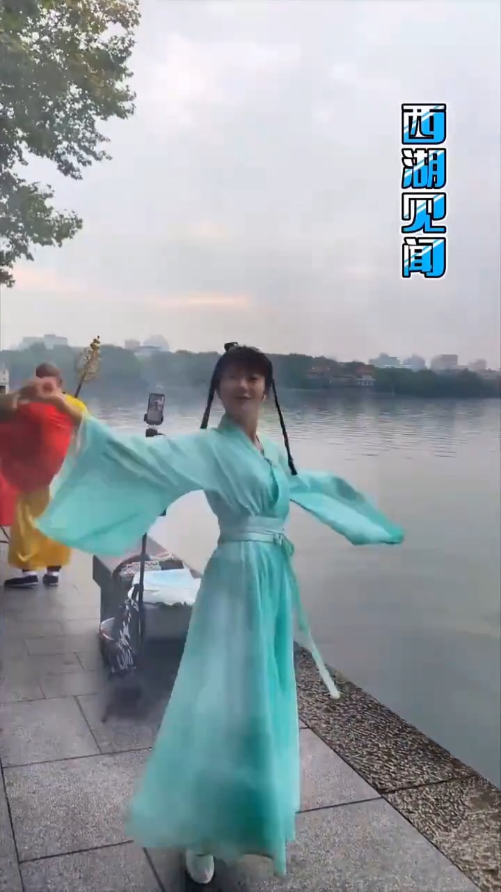 主播主在公众地方拍摄不时惹来非议。 主播主在公众地方拍摄不时惹来非议。