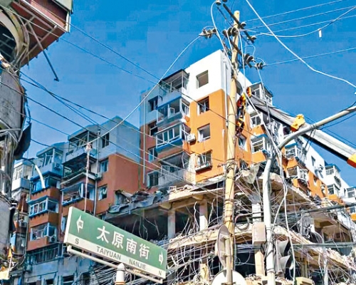 一整條街頓成廢墟。