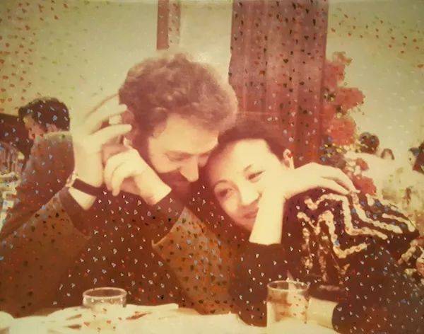 1978年，江青与瑞典籍科学家比雷尔（Birger Blomback）结婚，婚后定居瑞典。。