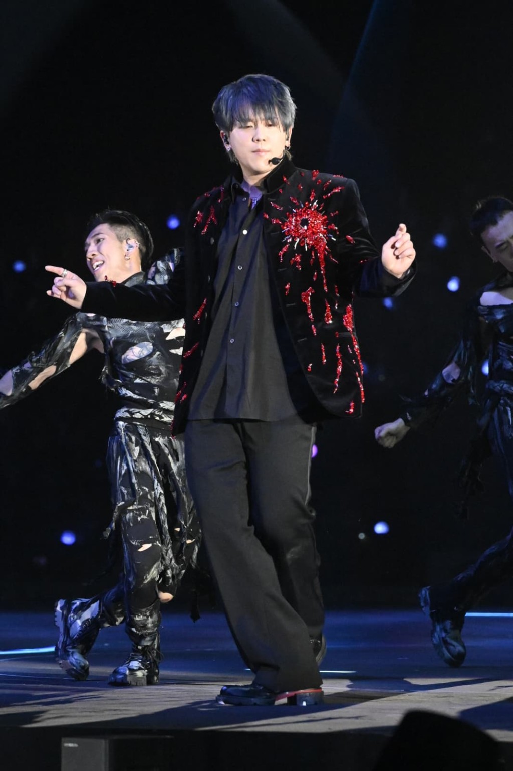 姜濤跳唱《DUMMY》。