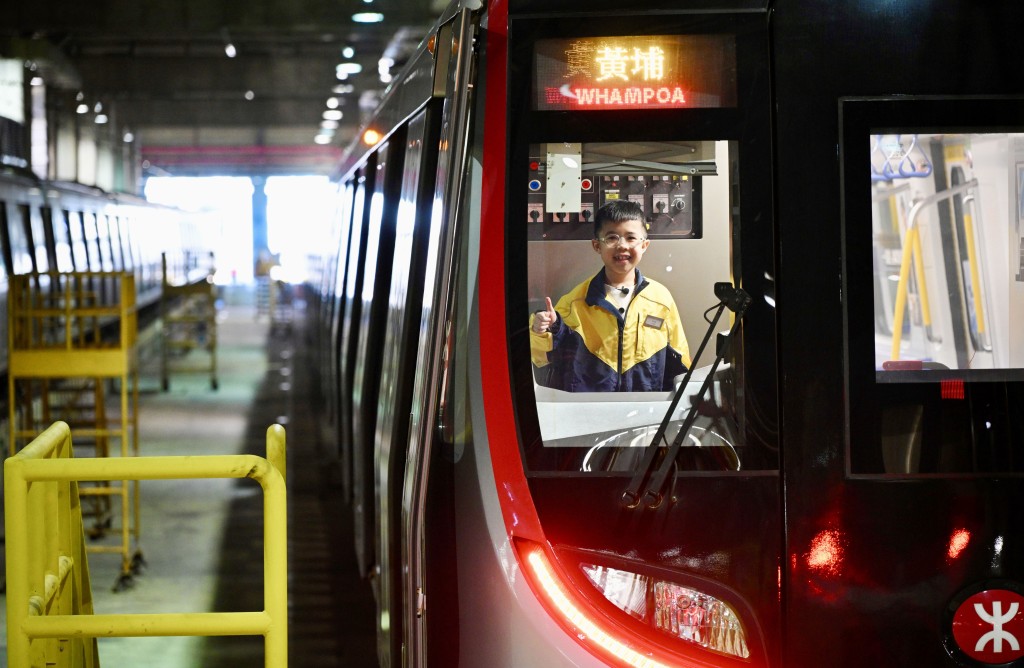 柏晞化身小車長在他最喜歡的Q-Train體驗。