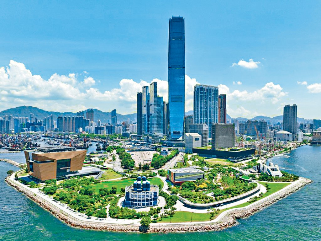 李家超强调西九是自负盈亏，指当局正与管理层就财政问题进行沟通。