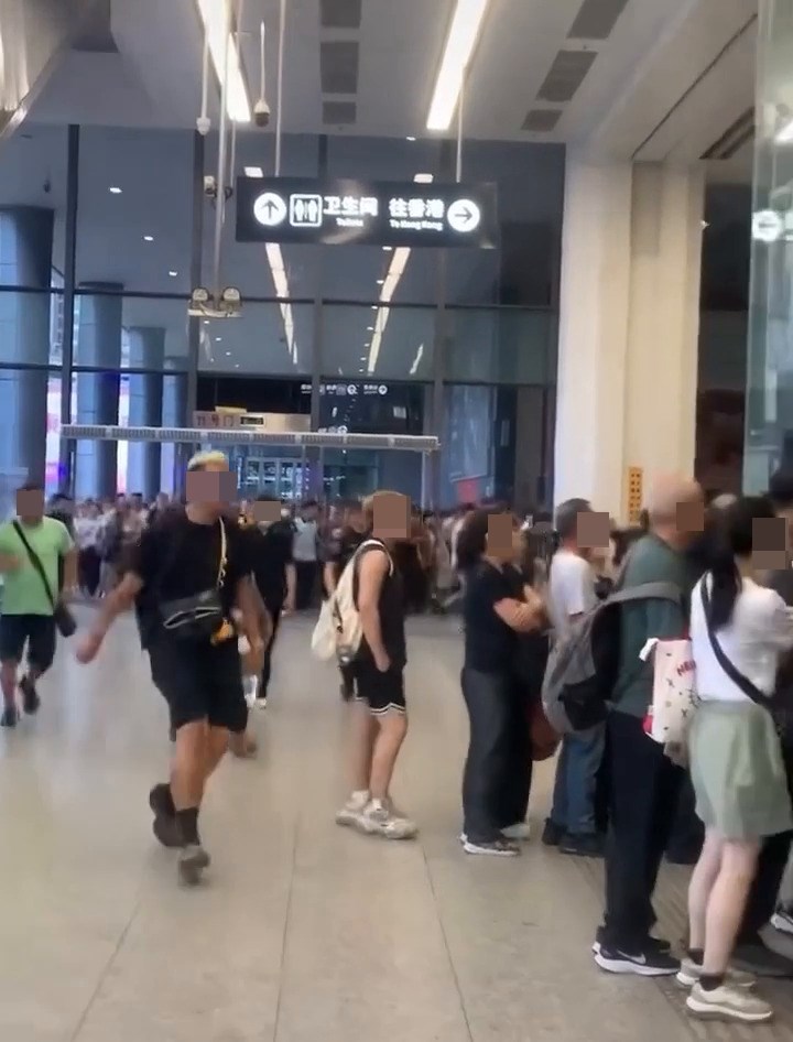 回應的網民說出心底話,稱「慳返好多住屋租」、 「香港賺錢,大陸享受」、「上面租金低,但舟車 勞頓」、「上邊住一早要落返香港開工就係咁」、 「大陸住香港返工,我識好多香港人已經係咁」。fb「車cam L(香港群組)」截圖 回應的網民說出心底話,稱「慳返好多住屋租」、 「香港賺錢,大陸享受」、「上面租金低,但舟車 勞頓」、「上邊住一早要落返香港開工就係咁」、 「大陸住香港返工,我識好多香港人已經係咁」。fb「車cam L(香港群組)」截圖