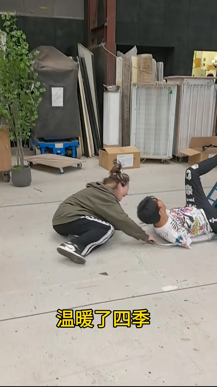 幸好李金凱不是頭先着地。