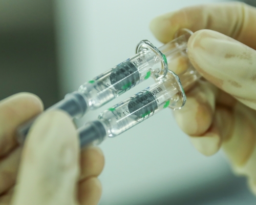 康希诺国产腺病毒载体疫苗获国家药监局附条件批准上市。新华社资料图片