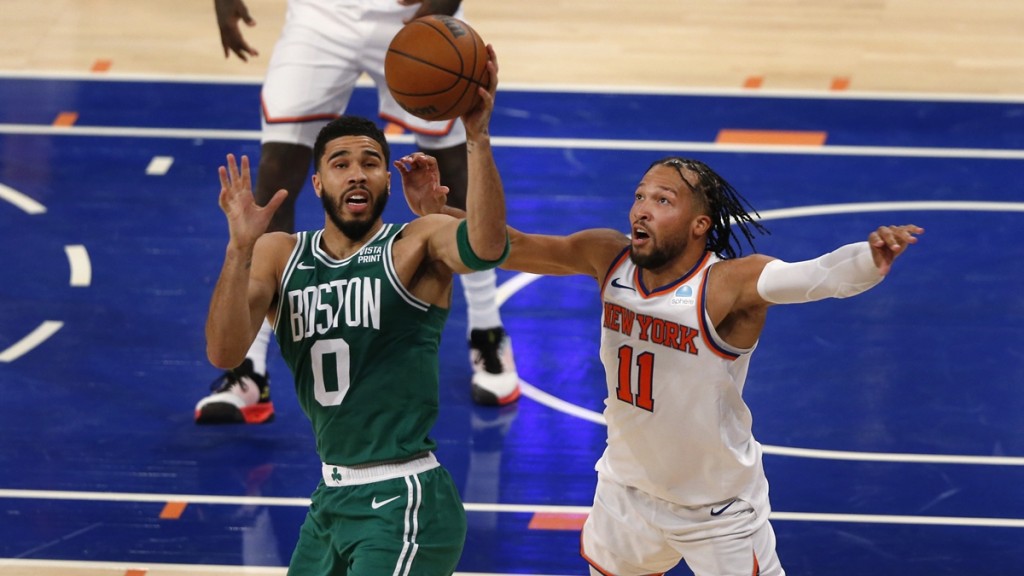NBA本周發生一次嚴重的誤判,泰頓(左)及謝倫布臣正是主角。AP