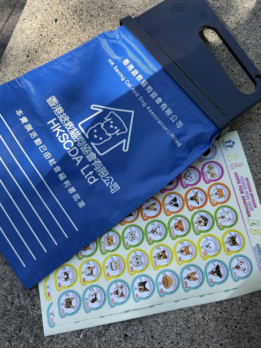 昨日（9月5日）是香港拯救貓狗協會的合法賣旗日。網上圖片