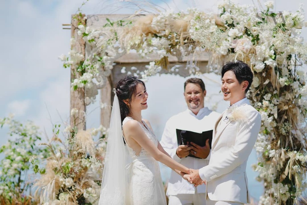 萧正楠与黄翠如2019年5月在峇里补办婚宴。