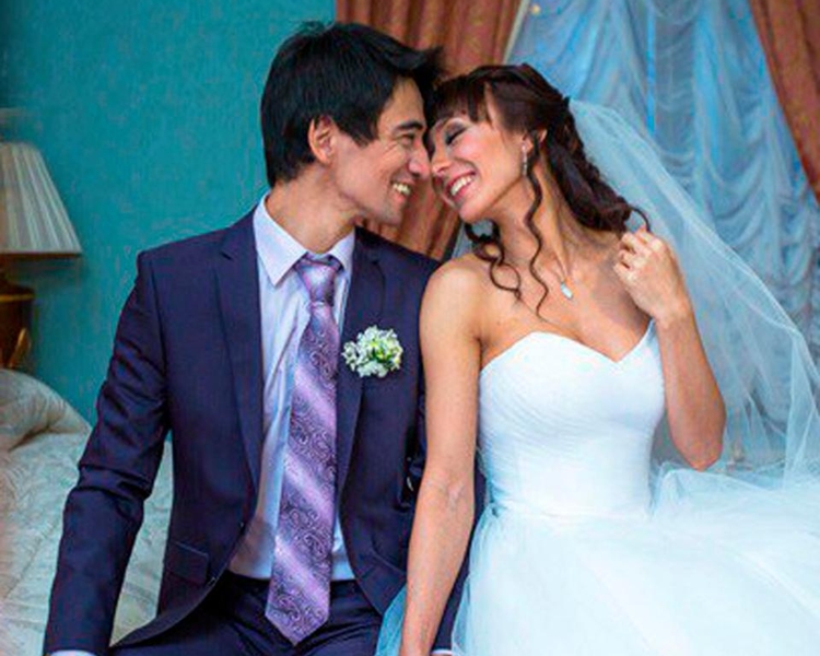 瓦利在今年8月誤以為卡佳有外遇，並將她打傷。