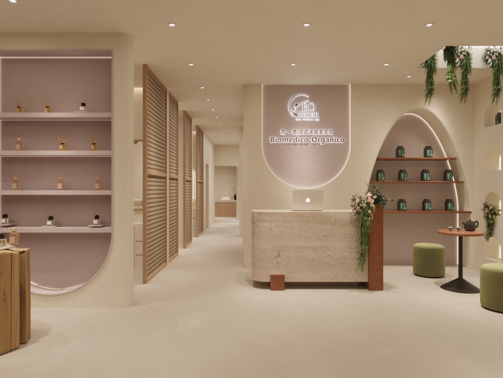 但香港市場體量總歸有限，她早早將目光投向大灣區，並在通關後開店，恰逢港人北上熱潮。