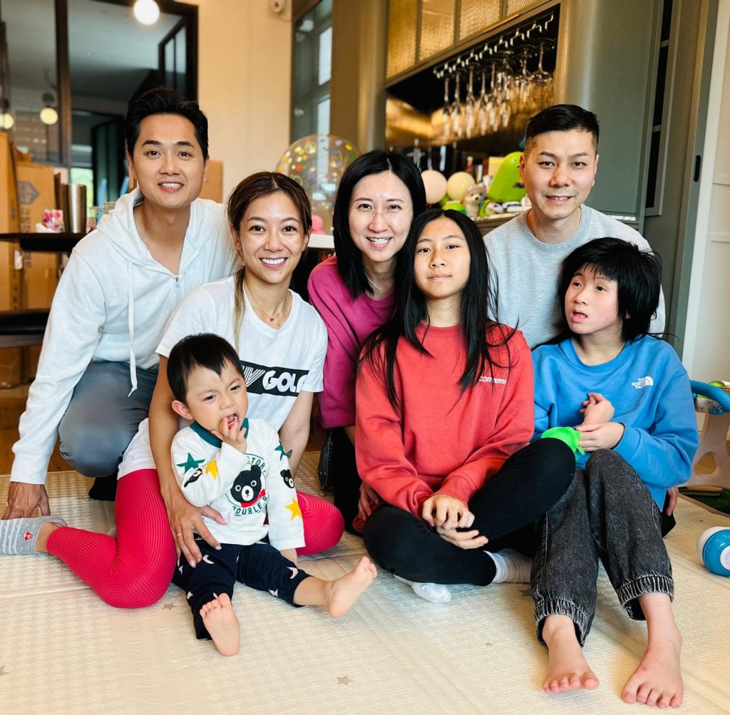 香港天使综合症基金会创办人Joson Chan与郑俊弘夫妇互相扶持。
