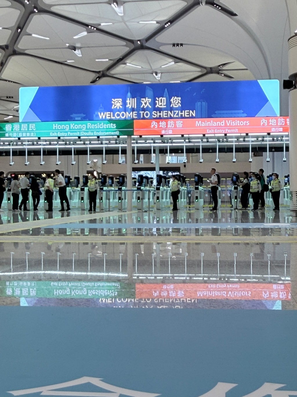 15秒內可完成整個過關程序。 15秒內可完成整個過關程序。
