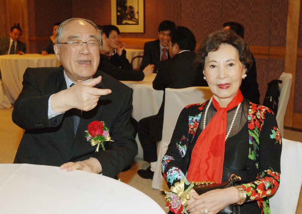 唐翔千(左)與夫人唐尤淑圻。資料圖片