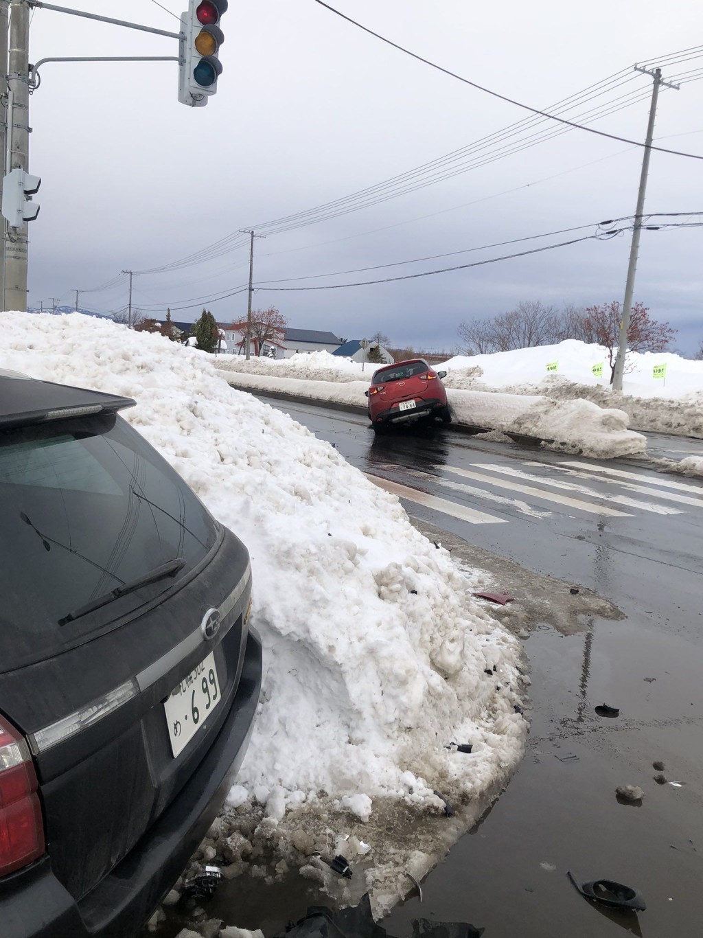 入冬最強寒流導致降雪，北海道瀧川市發生車禍。X圖片