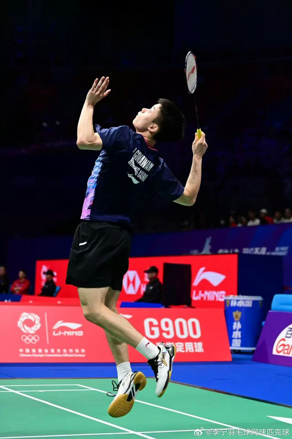 吴英伦以直落两局21:16击败来自印尼的世界“一哥”基士堤(Jonatan Christie)。微博图