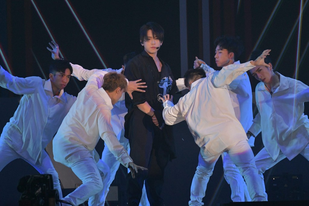 姜濤首次公開演唱第九胎《鏡中鏡》。