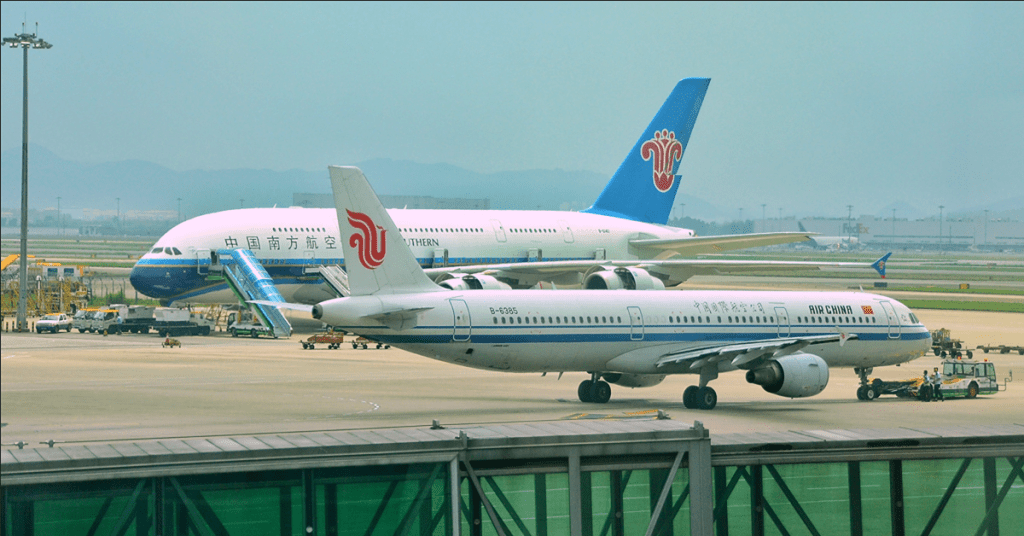 南航和国航的客机。