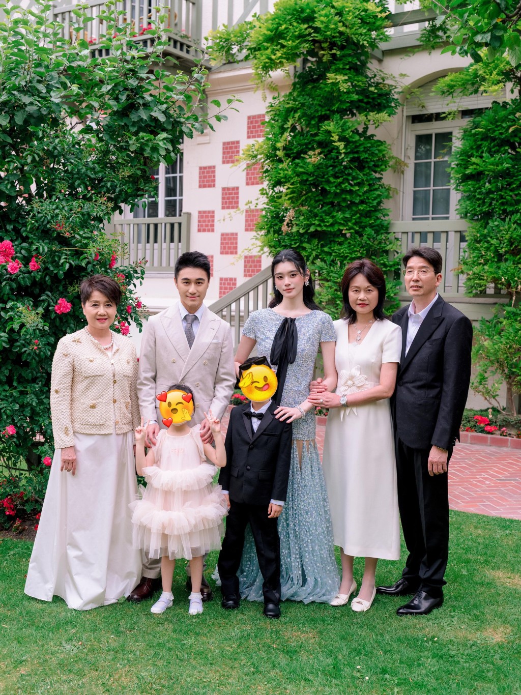 何猷君與奚夢瑤舉行婚禮，獲家人見證。
