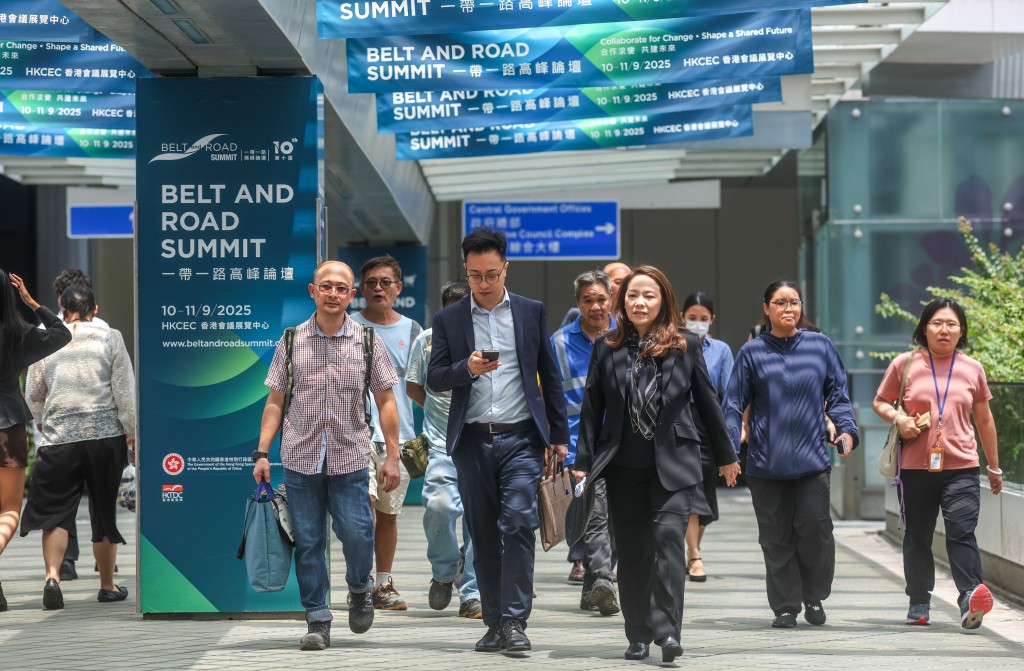 基金會建議引入「績效強制分佈制度」，將公務員薪酬調整與工作表現掛鉤。資料圖片