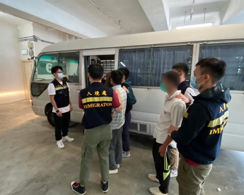 入境處拘捕3名男性非法勞工,年齡介乎26至41歲。政府新聞處圖片