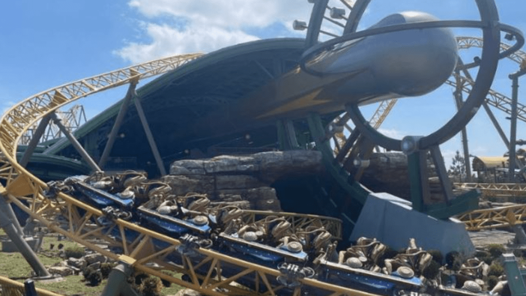 涉事遊樂設施位於奧蘭多環球影城史詩宇宙主題樂園。 X@jaxdotcom 