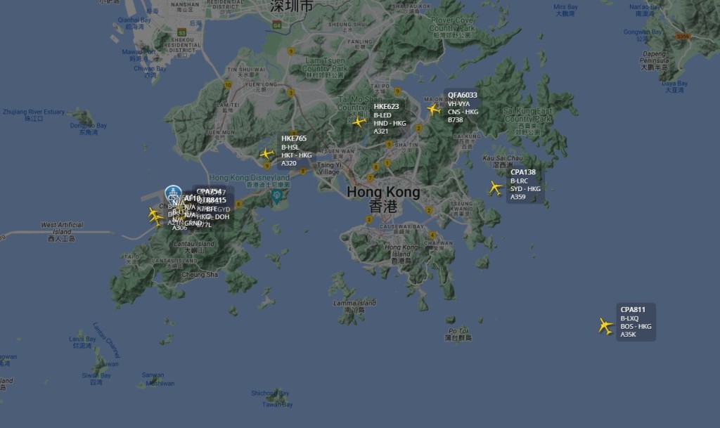 多班航機須在空中盤旋。Flightradar24.com截圖