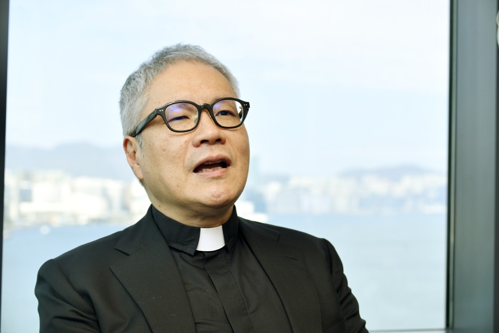 管浩鸣建议政府研究放宽限制退休年龄限制。资料图片