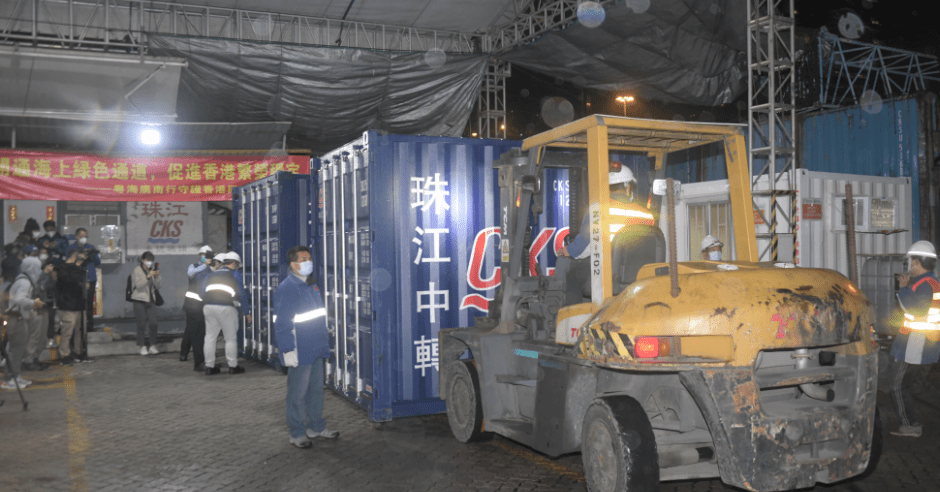 運輸及房屋局指,逾23萬噸貨物經水路抵港。資料圖片