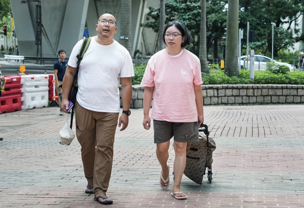 兩人的長女Constance夭折，母親關小姐稱「無掛住佢」。