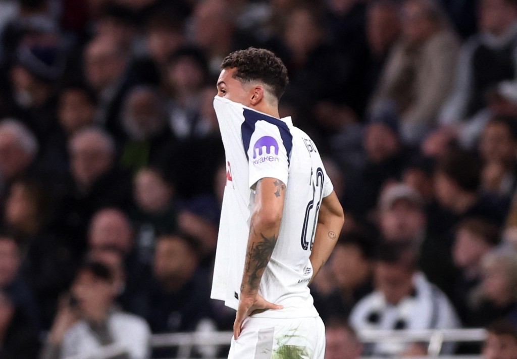 比蘭莊臣上半場入球，下半場領紅牌。路透社