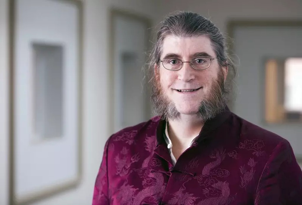 迪布維格是今年諾貝爾經濟學獎獲得者之一。互聯網