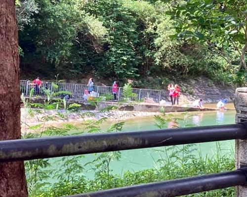 大埔河道有一班大媽聚集。Facebook群組「Tai Po 大埔」圖片