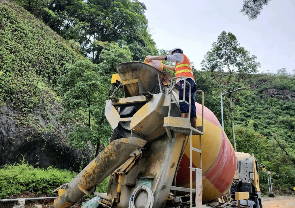 路政署預計今晚十時可重開北行行車線實施單線雙程行車。路政署fb 路政署預計今晚十時可重開北行行車線實施單線雙程行車。路政署fb