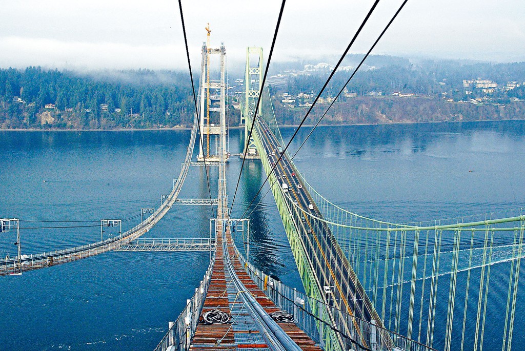 有「振動之橋」綽號的塔科馬大橋(Tacoma Narrows Bridge)總長度為一千六百四十六公尺。
