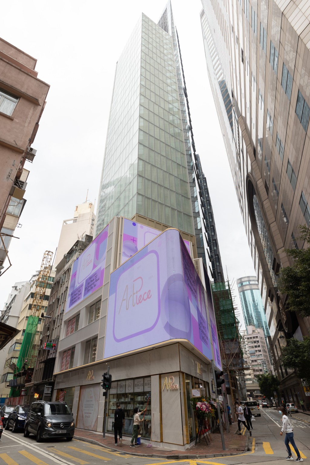楼高27层的Art Piece购物商场设于铜锣湾勿地臣街3号。