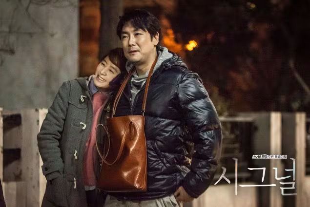 趙震雄憑《Signal》爆紅，第2季原定明年初首播，如今似乎開播無期。