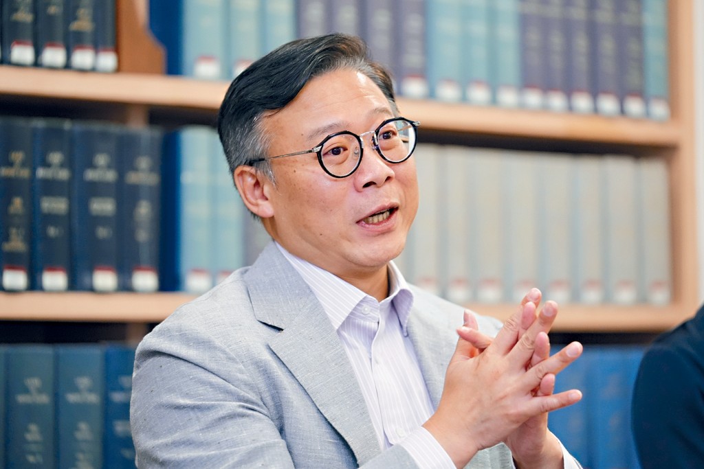 張國鈞指特區政府對香港非常任法官的貢獻予以肯定，希望海外政客不要再嘗試攻擊或破壞香港法治。