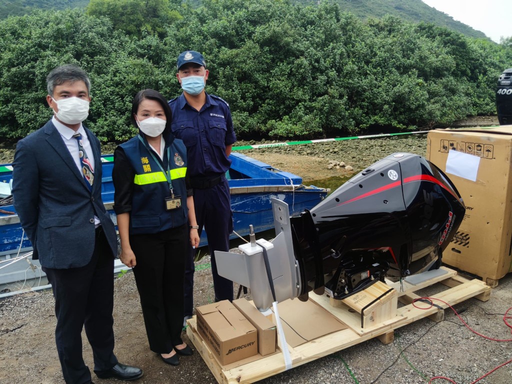海關、警方及地政總署聯手打擊海上走私活動。