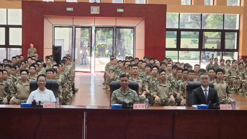 施俊輝走進粉嶺新圍軍營演講 讚學員接受磨練、挑戰自我 提三點勉勵｜Kelly Online
