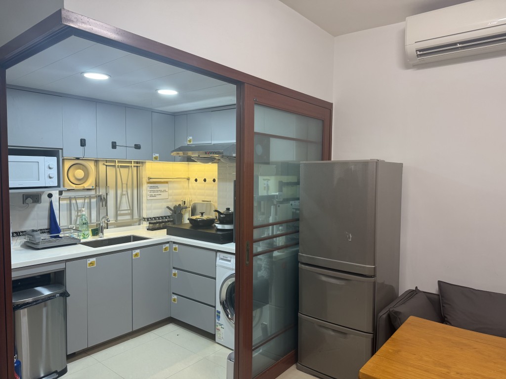 根據勞工處規定,外勞居所必須為清潔獨立的單位。 根據勞工處規定,外勞居所必須為清潔獨立的單位。