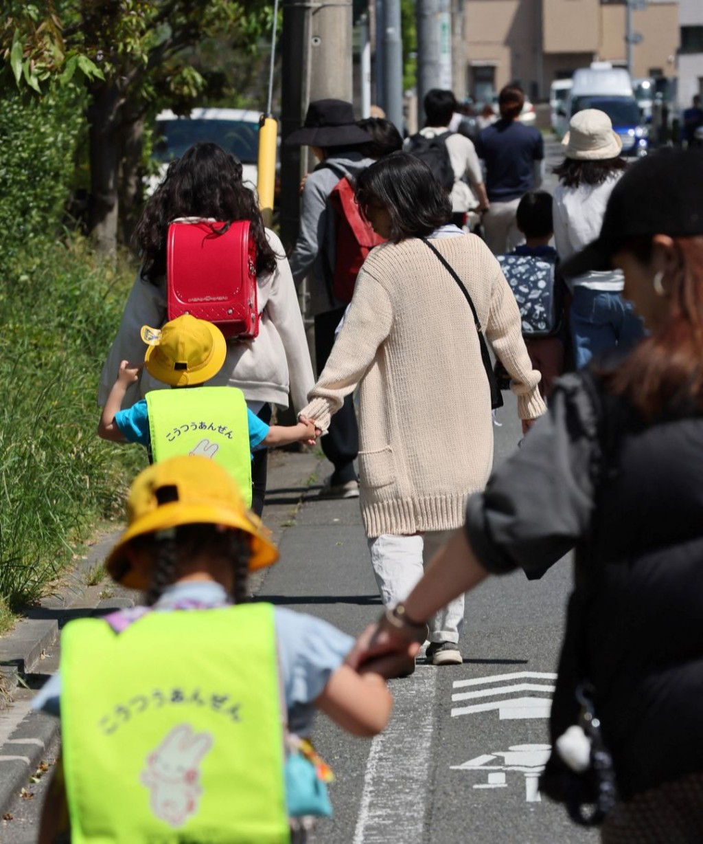 立川市立第三小學校有人闖入鬧事，校方即時終止課堂讓孩子回家。 法新社