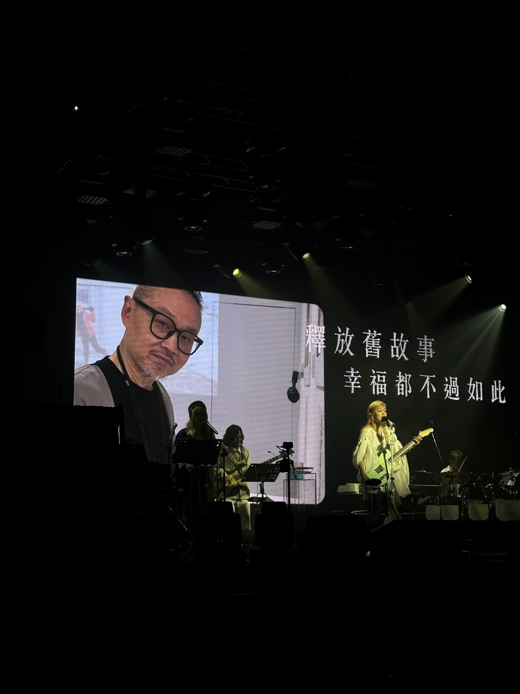 明憙獻唱與林一峰創作的《Little Love》，藉此答謝一直支持的家人及朋友。