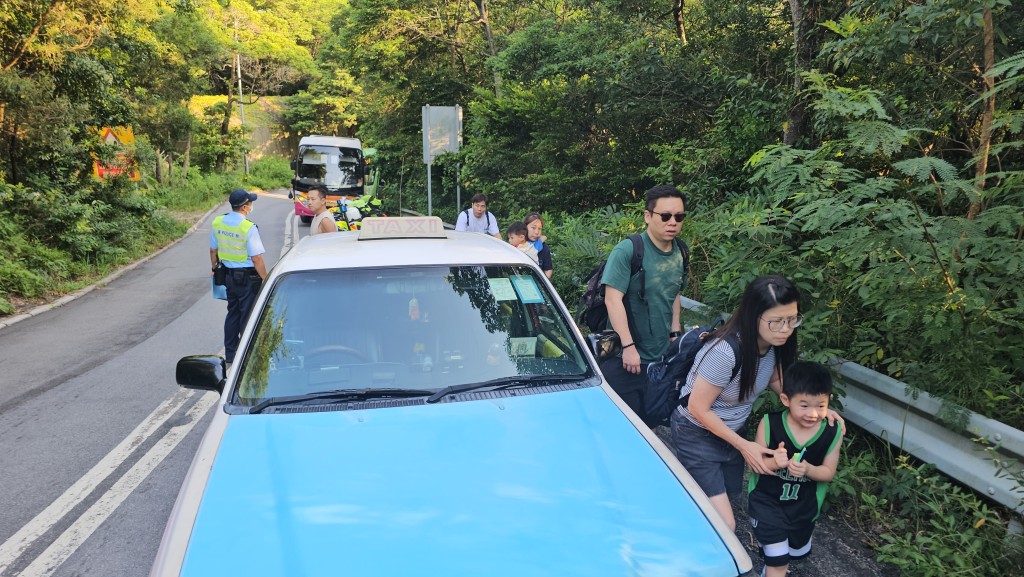 有市民寧願落車步行出市區。